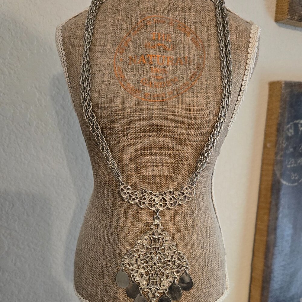 Ornate Necklace -EUC - Picture 2 of 3